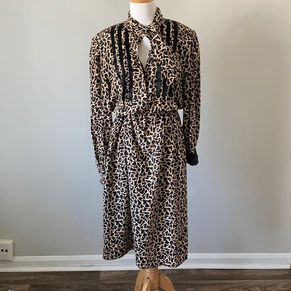 Oh Originals Dresses & Skirts - Vintage (80’s) Silk Graphic Print Dress by Oh Sz 6